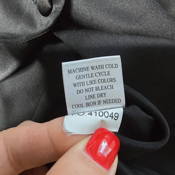 Sexy, elegant and Feminine Tom Ford Black Satin Blouse with bow, Sz XXS - Picture 8 of 11